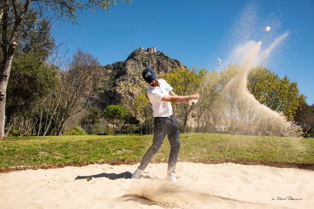 Golf-swing-bunker